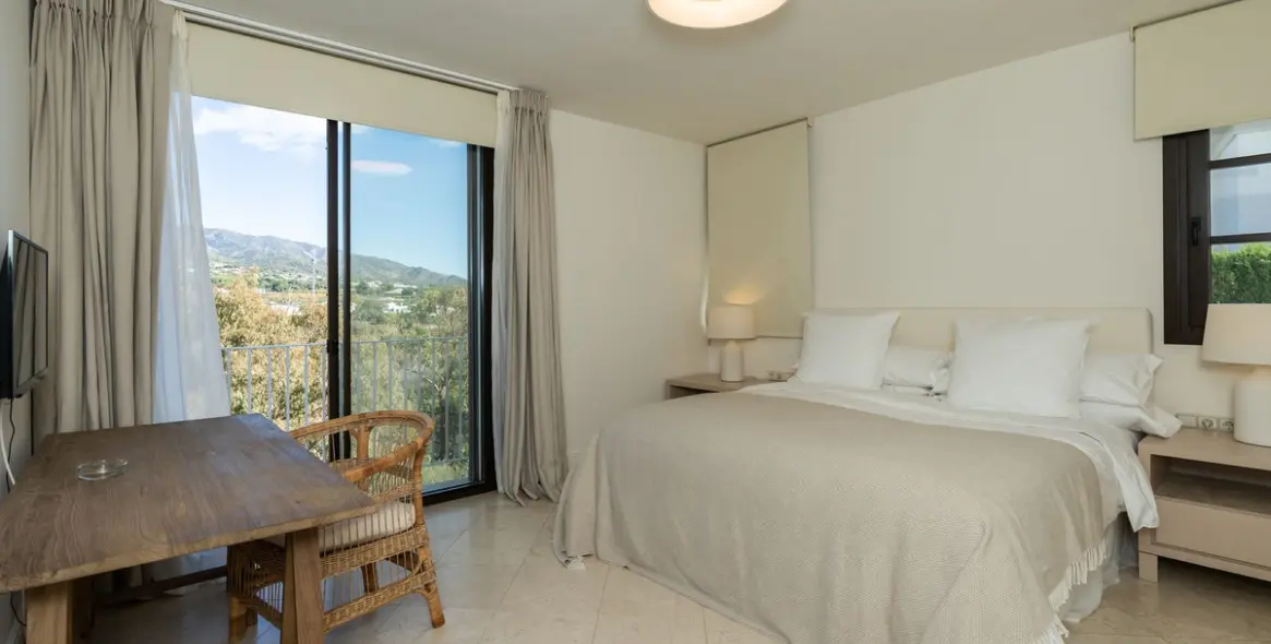 Long-term rent of detached villa in The Golden Mile 78