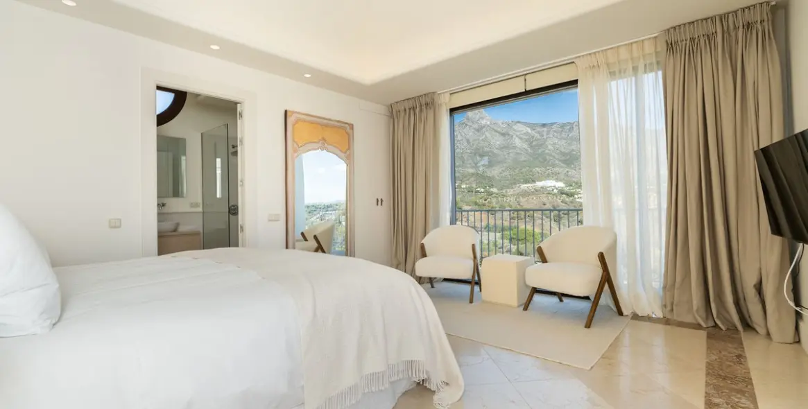 Long-term rent of detached villa in The Golden Mile 85