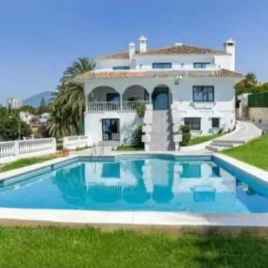 Alquiler a largo plazo de villa independiente en Nueva Andalucía