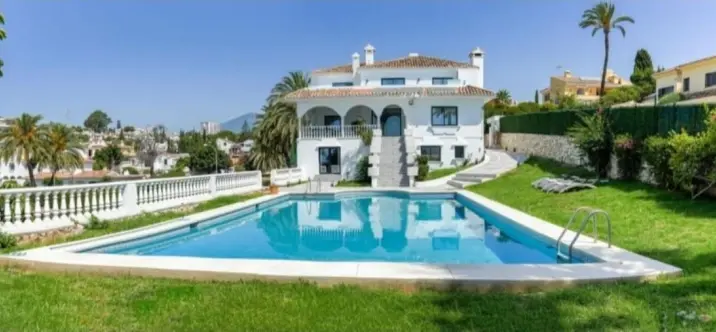 Alquiler a largo plazo de villa independiente en Nueva Andalucía 0