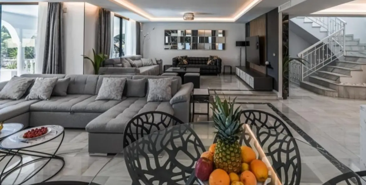 Alquiler a largo plazo de villa independiente en Nueva Andalucía 2