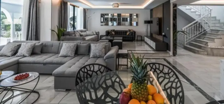 Alquiler a largo plazo de villa independiente en Nueva Andalucía 1