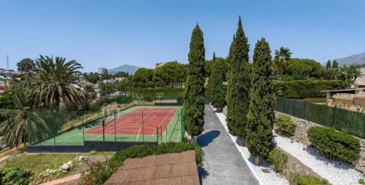 Alquiler a largo plazo de villa independiente en Nueva Andalucía 4