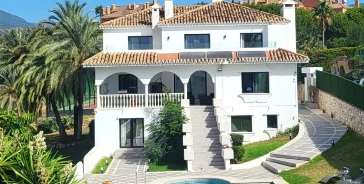 Alquiler a largo plazo de villa independiente en Nueva Andalucía 5