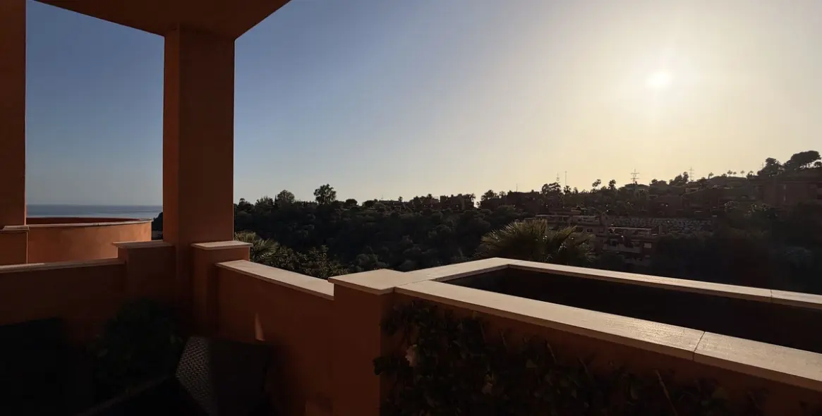 Продажа апартаментов на среднем этаже в Reserva de Marbella 10