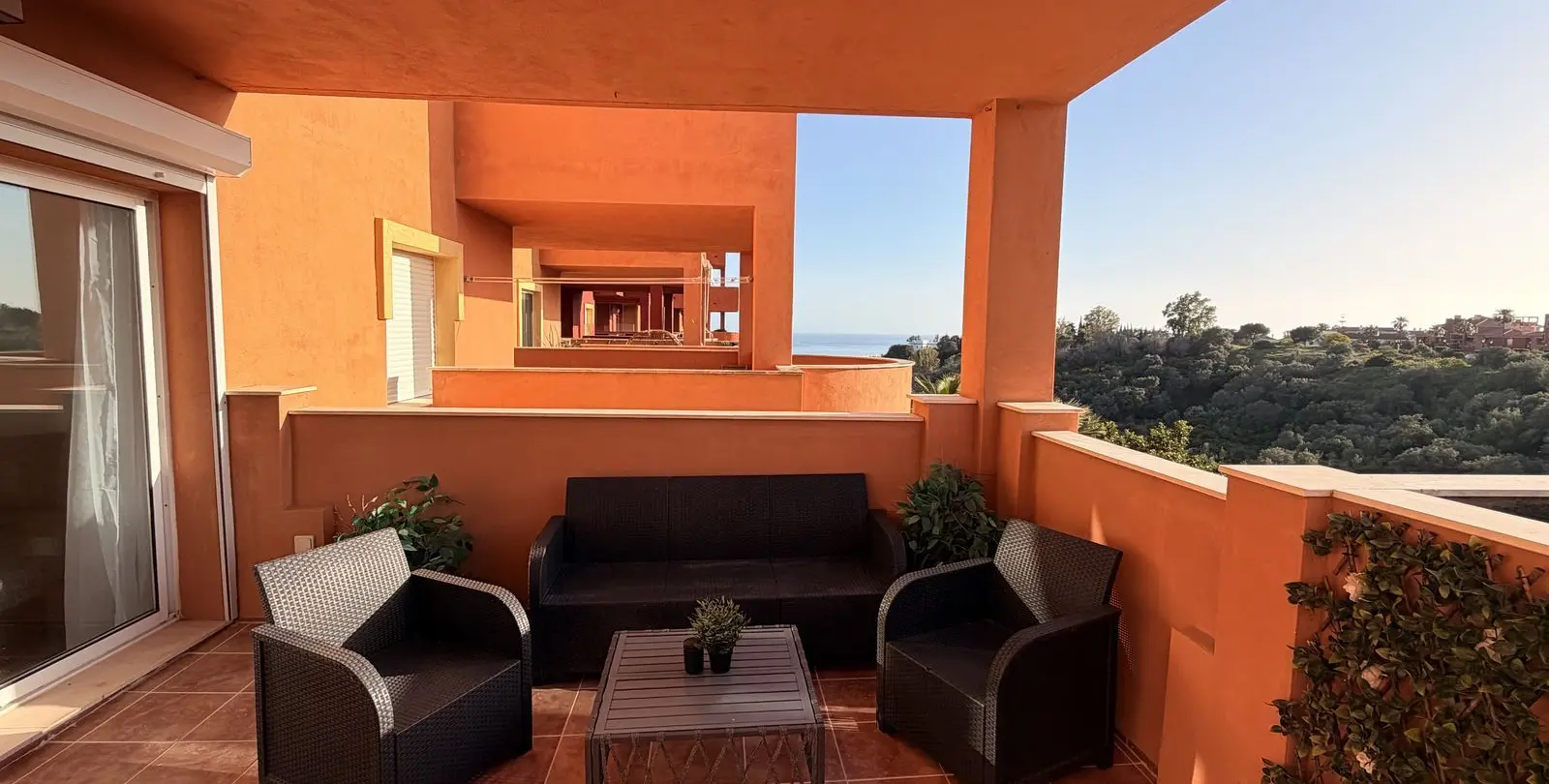 Sale of middle floor apartment in Reserva de Marbella 9