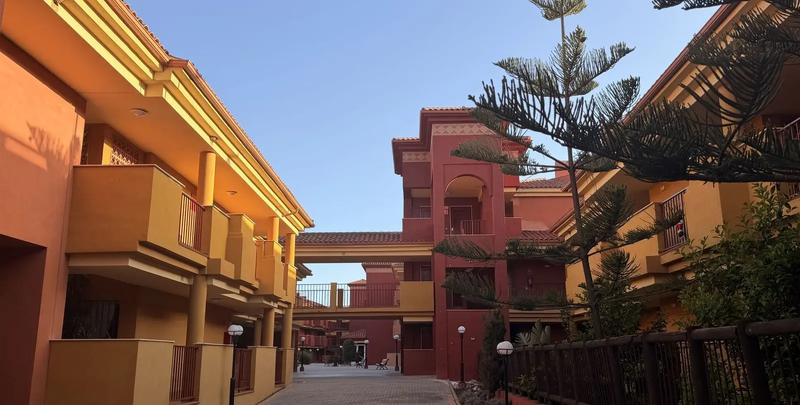 Sale of middle floor apartment in Reserva de Marbella 12