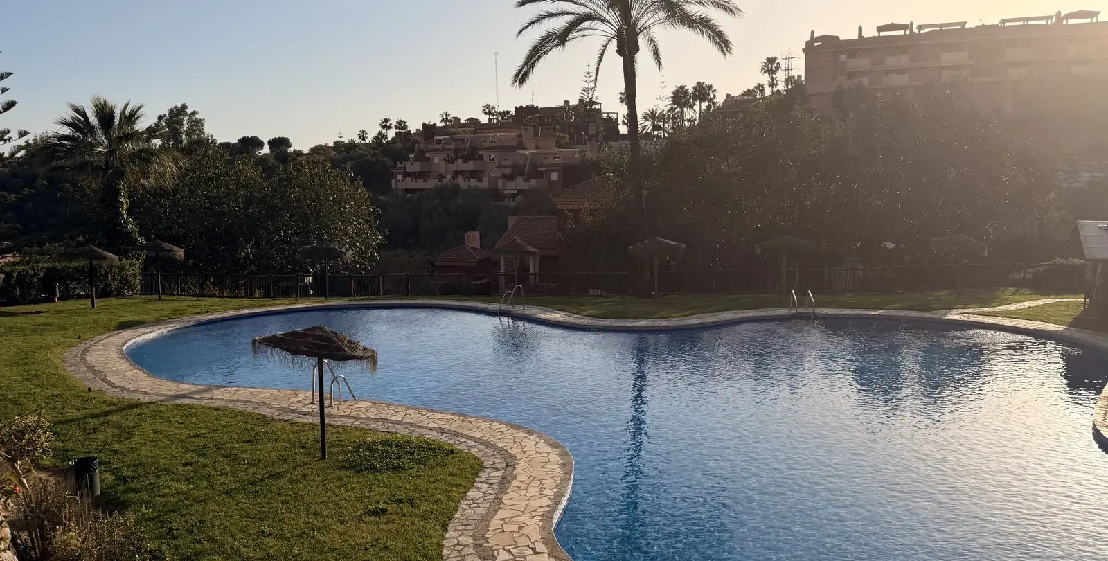Sale of middle floor apartment in Reserva de Marbella 13