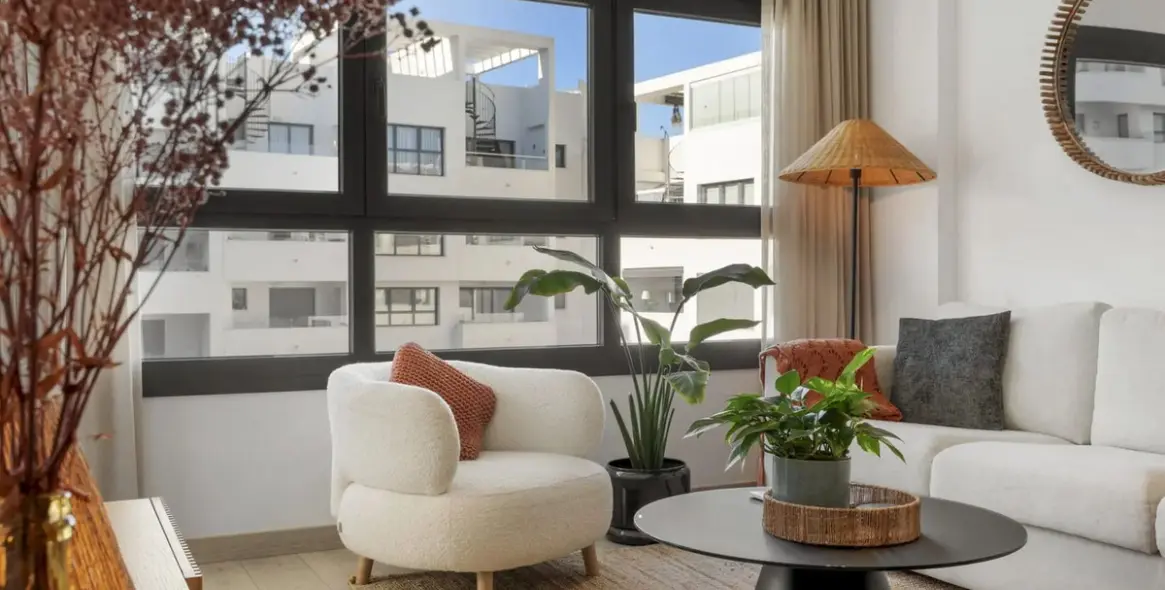 Sale of middle floor apartment in Estepona 1