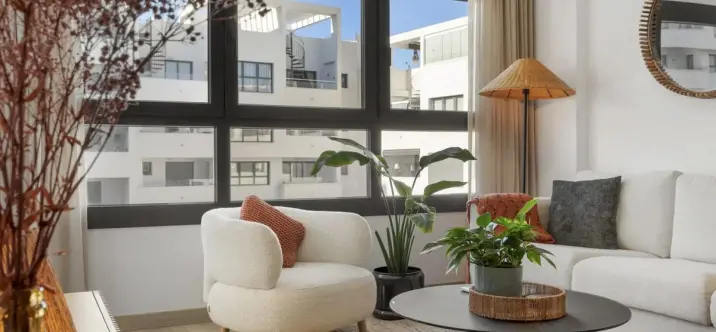 Sale of middle floor apartment in Estepona 0