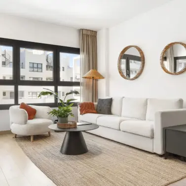 Sale of middle floor apartment in Estepona