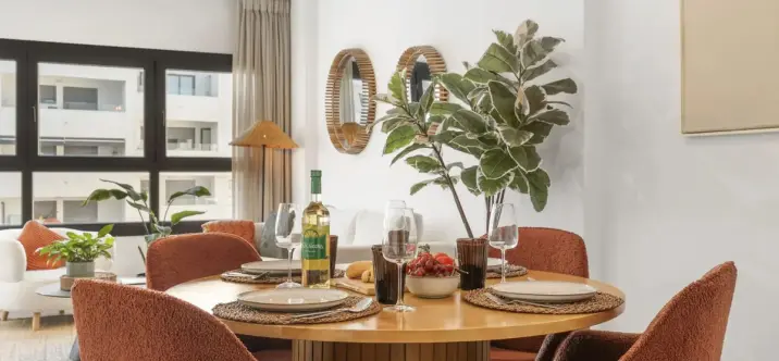 Sale of middle floor apartment in Estepona 2