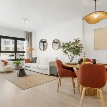 Sale of middle floor apartment in Estepona