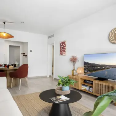 Sale of middle floor apartment in Estepona