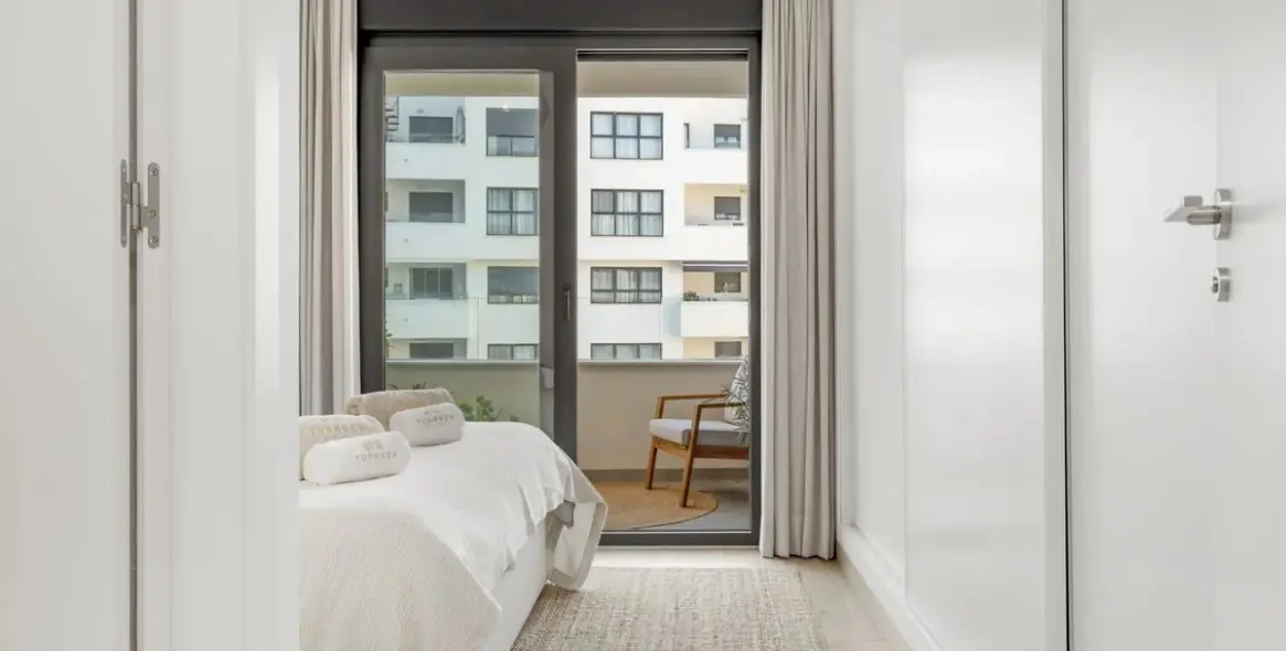 Sale of middle floor apartment in Estepona 11