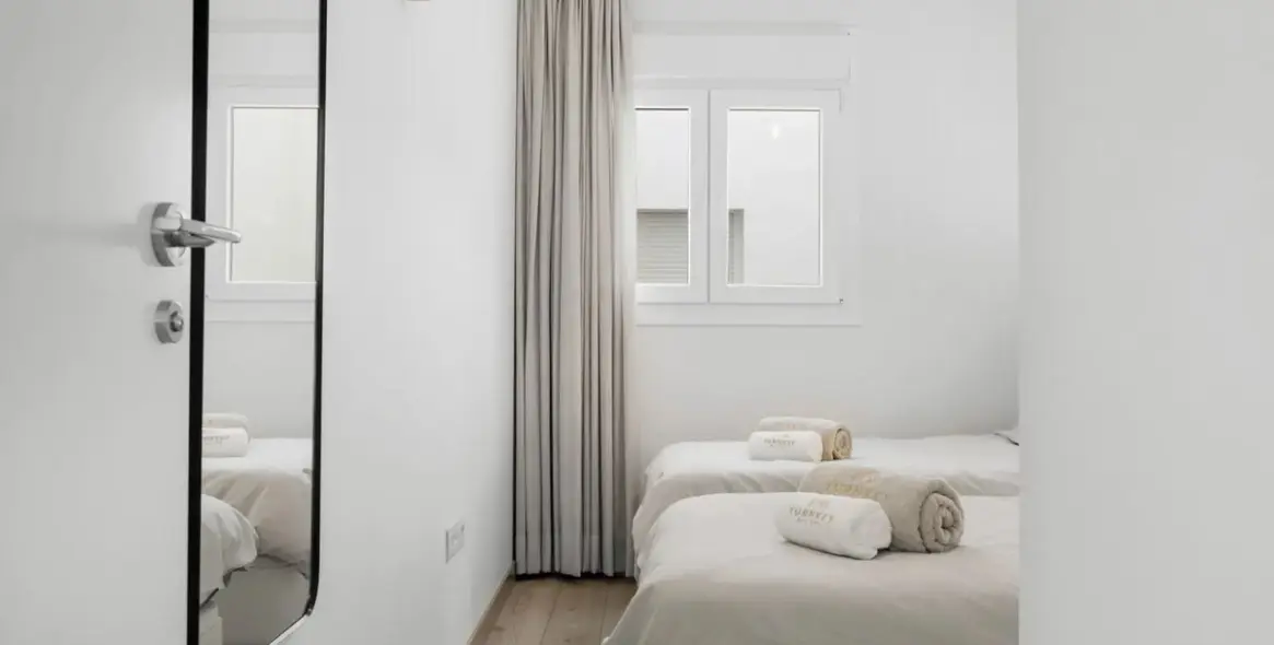 Sale of middle floor apartment in Estepona 16