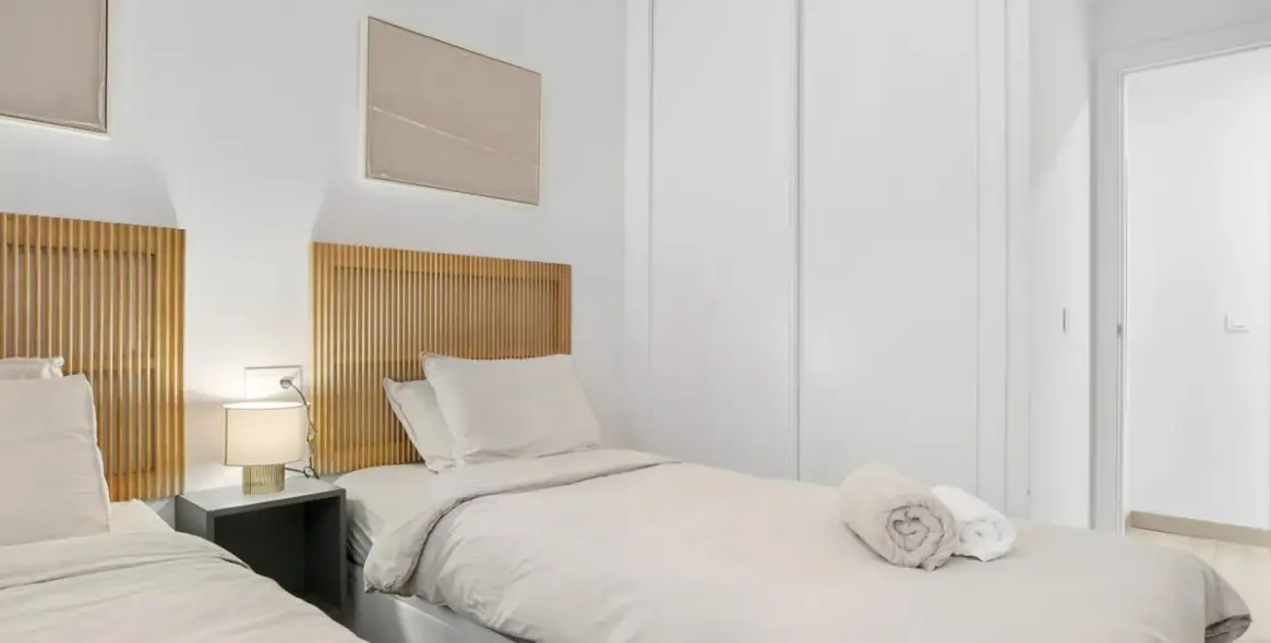 Sale of middle floor apartment in Estepona 17