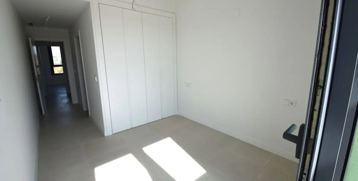 Sale of middle floor apartment in La Cala de Mijas 13