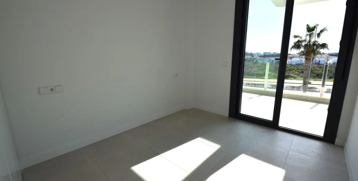 Sale of middle floor apartment in La Cala de Mijas 14