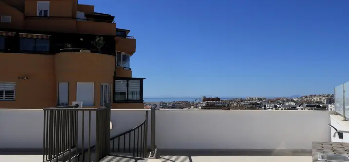Venta de ático en Estepona 0