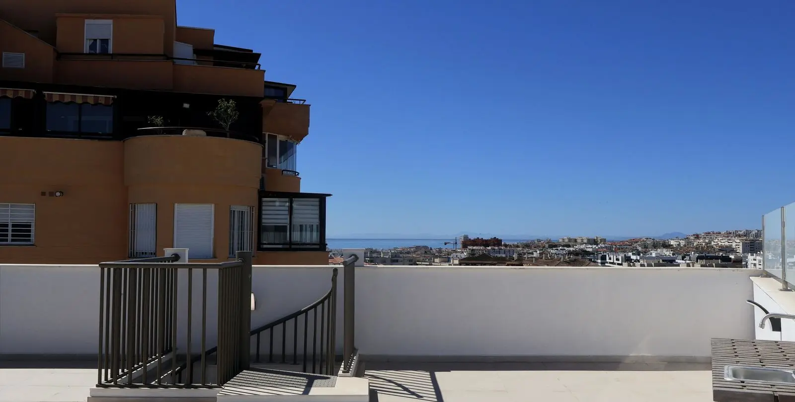 Sale of penthouse in Estepona 1
