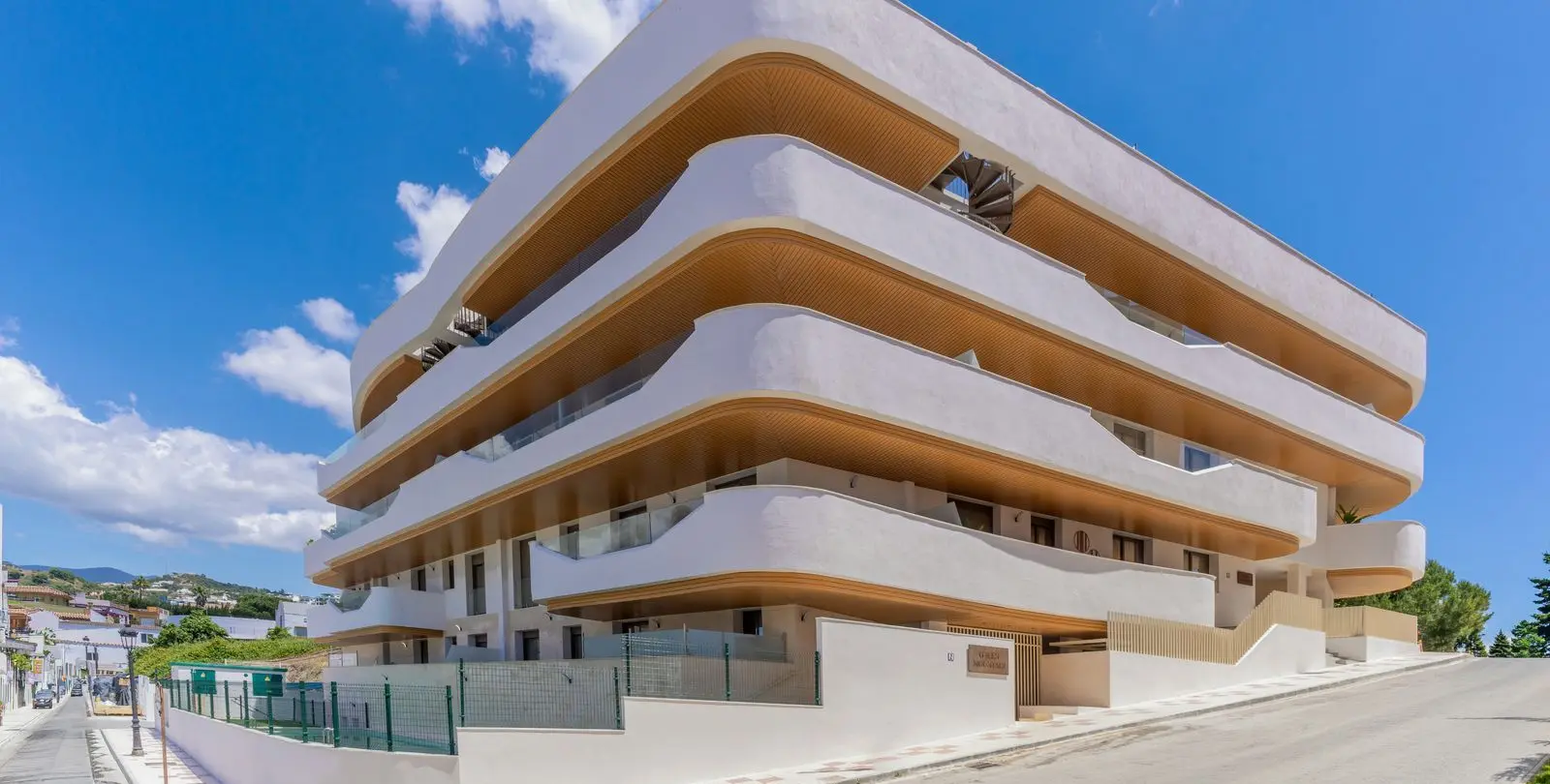 Sale of penthouse in Estepona 2