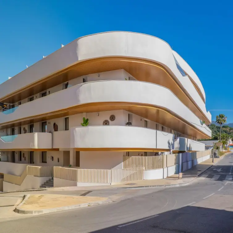 Sale of penthouse in Estepona