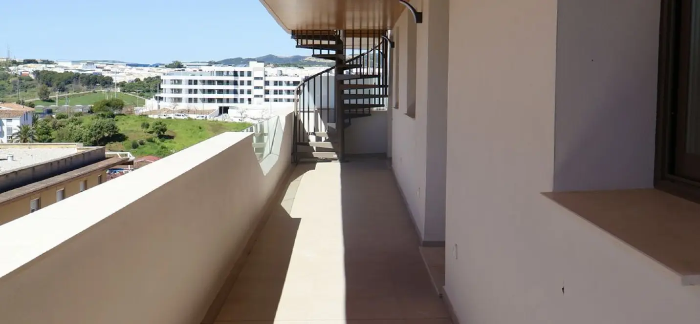 Sale of penthouse in Estepona 4