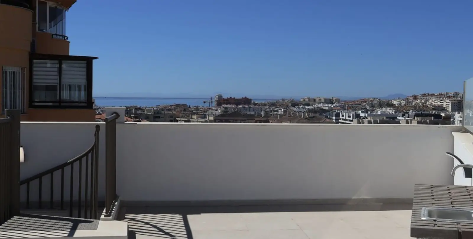 Sale of penthouse in Estepona 17