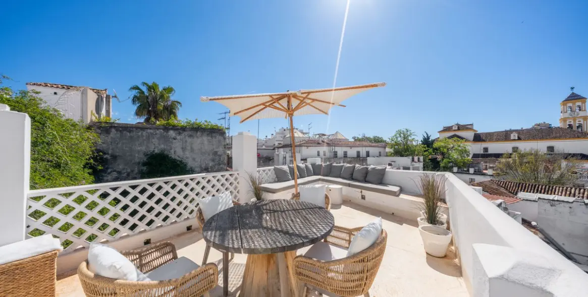 Продажа двухуровневого пентхауса в Marbella 1