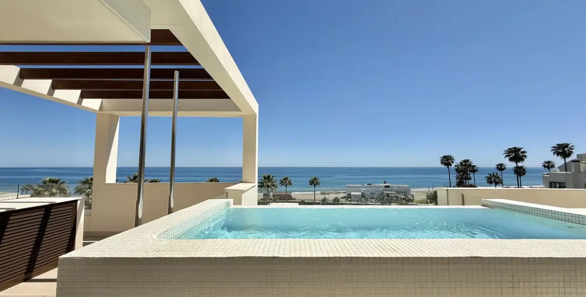Sale of penthouse duplex in Estepona 1