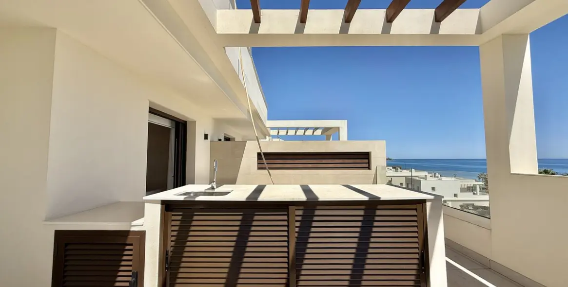 Sale of penthouse duplex in Estepona 3