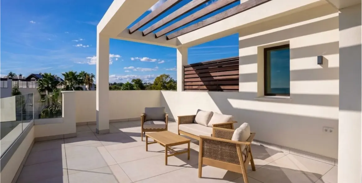 Sale of penthouse duplex in Estepona 4