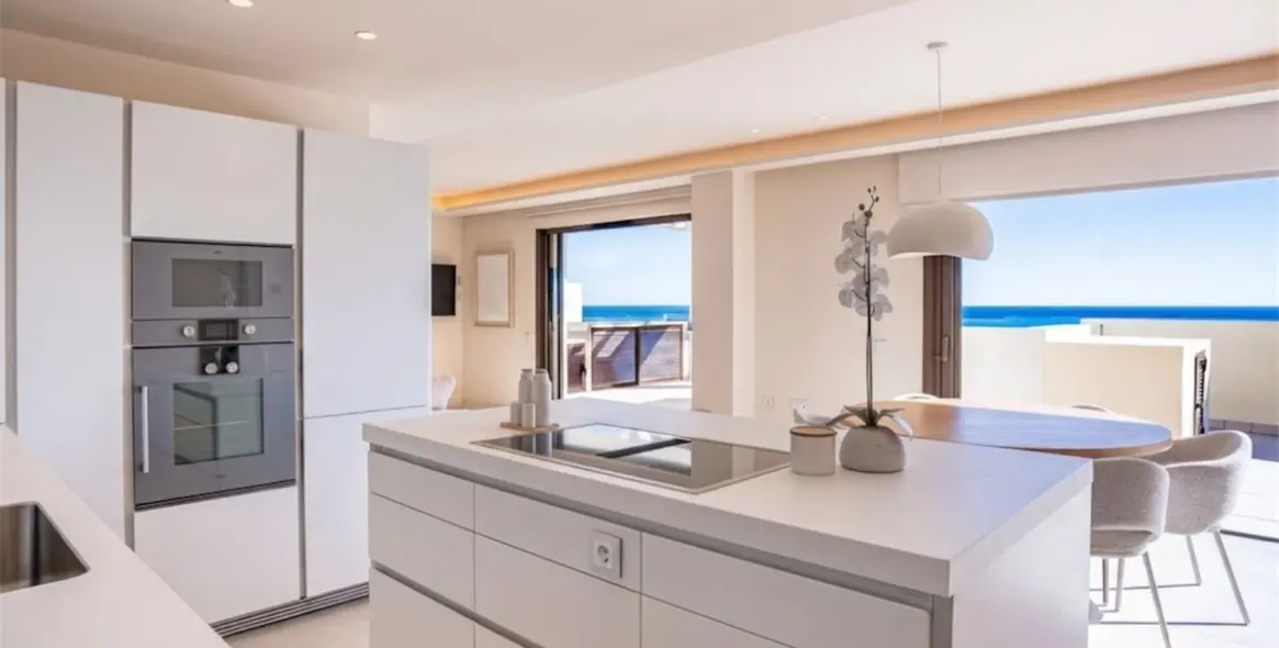 Sale of penthouse duplex in Estepona 6