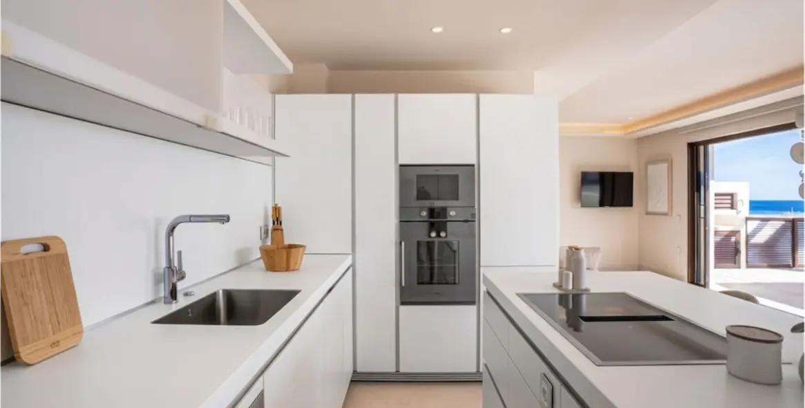 Sale of penthouse duplex in Estepona 7