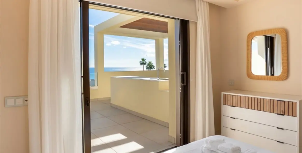 Sale of penthouse duplex in Estepona 9