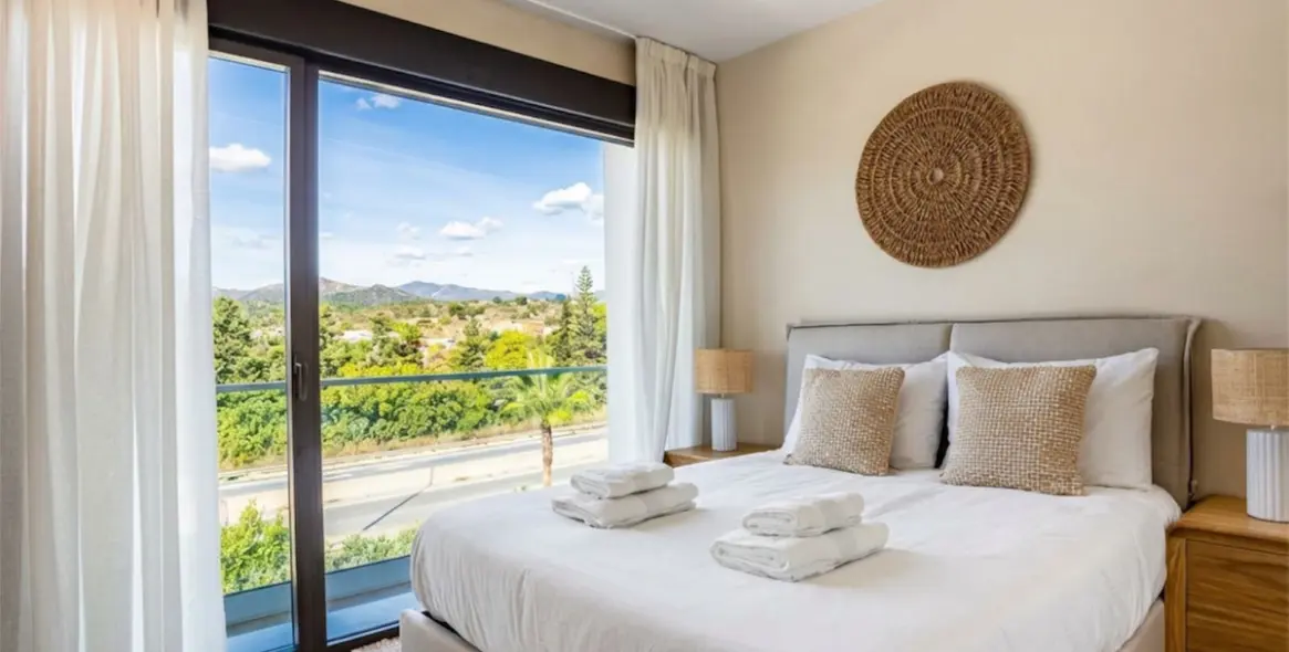 Sale of penthouse duplex in Estepona 12