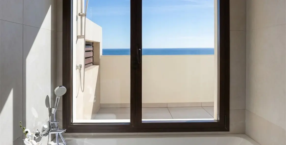Sale of penthouse duplex in Estepona 17