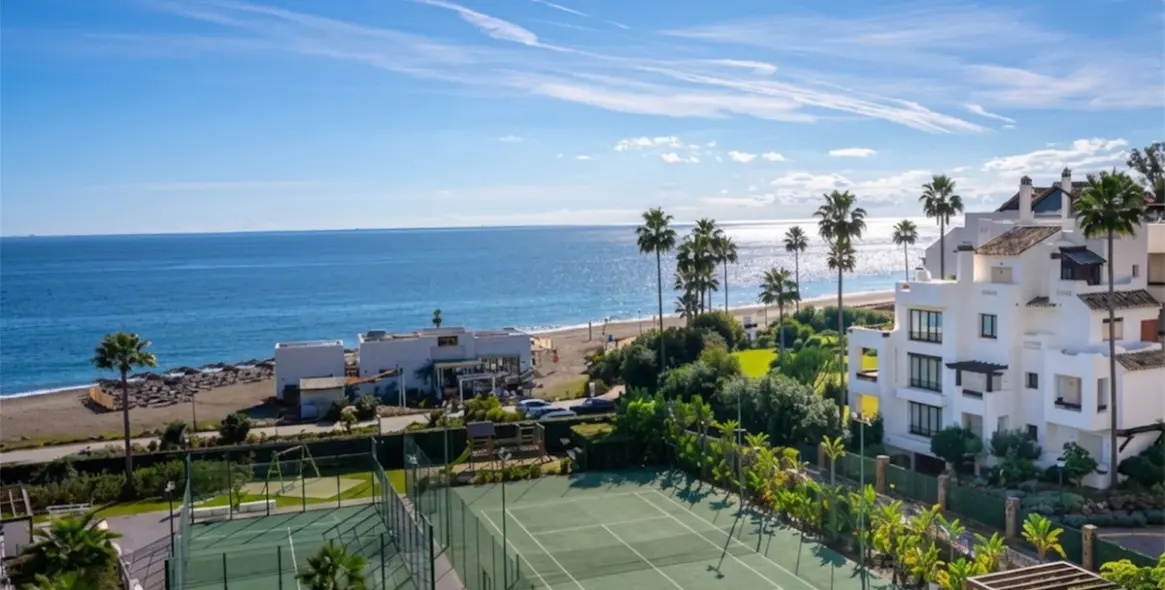 Sale of penthouse duplex in Estepona 21