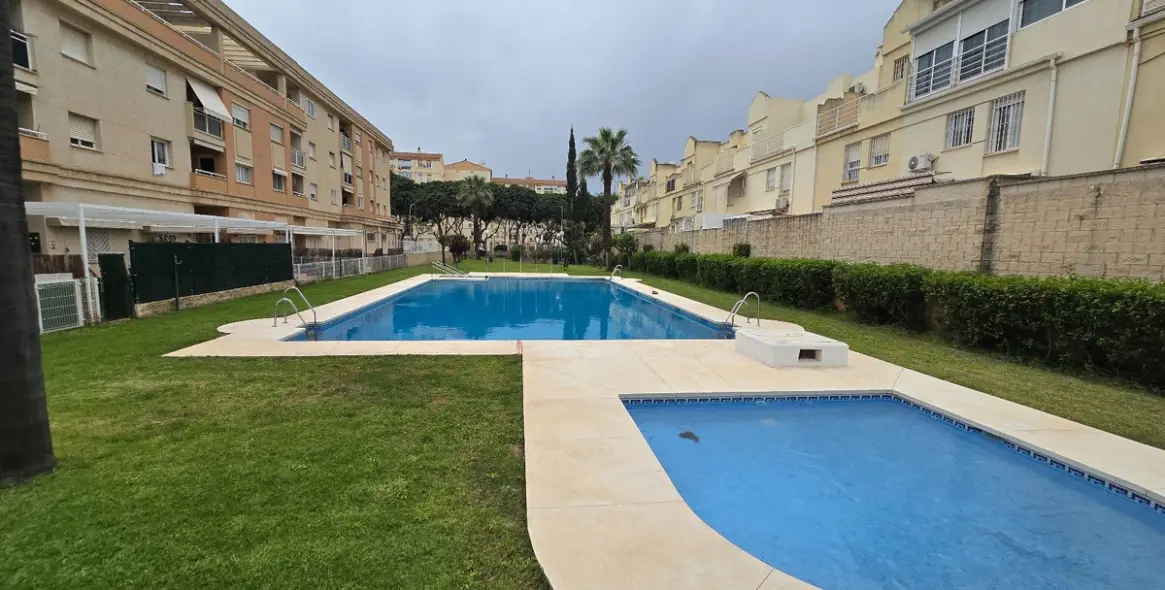 Sale of ground floor apartment in Torremolinos 2