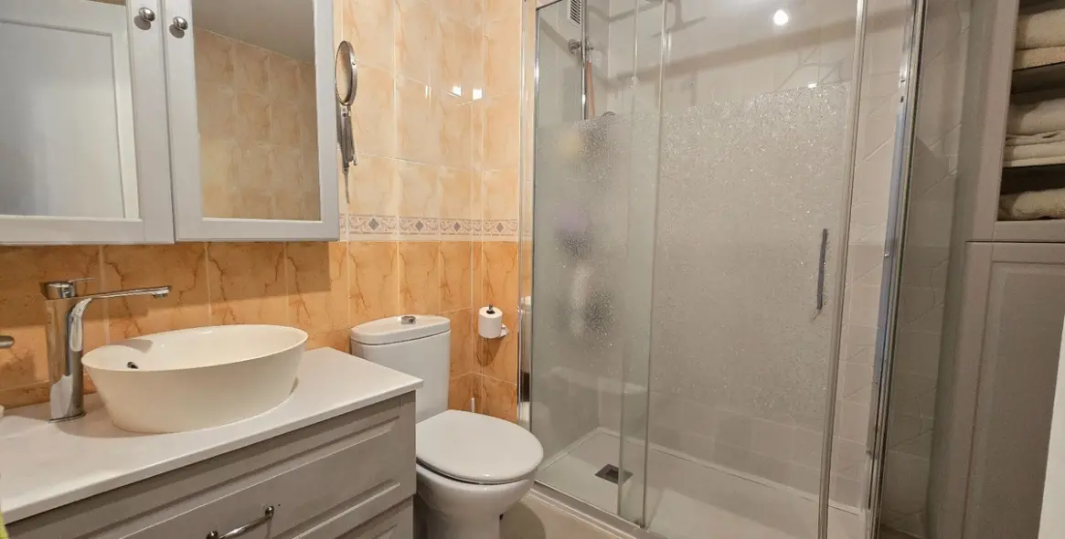 Sale of ground floor apartment in Torremolinos 9