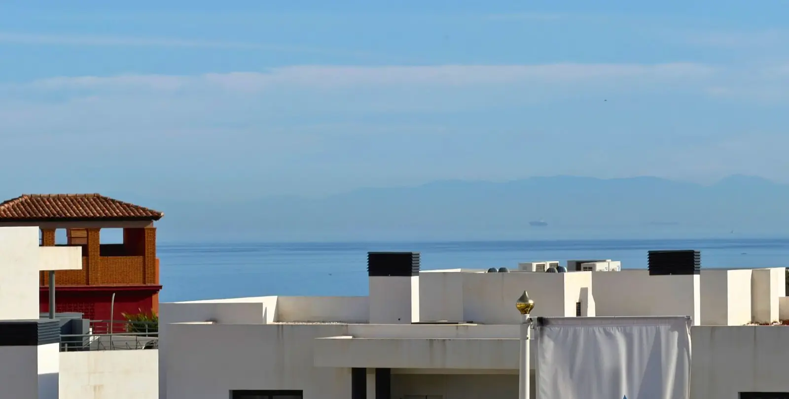 Sale of middle floor apartment in Casares Playa 3