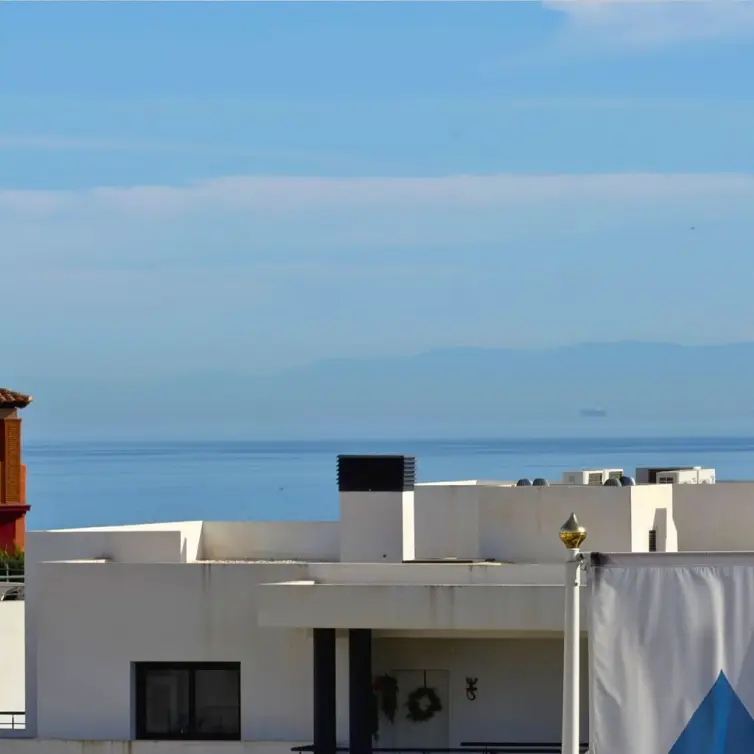 Venta de apartamento en planta media en Casares Playa