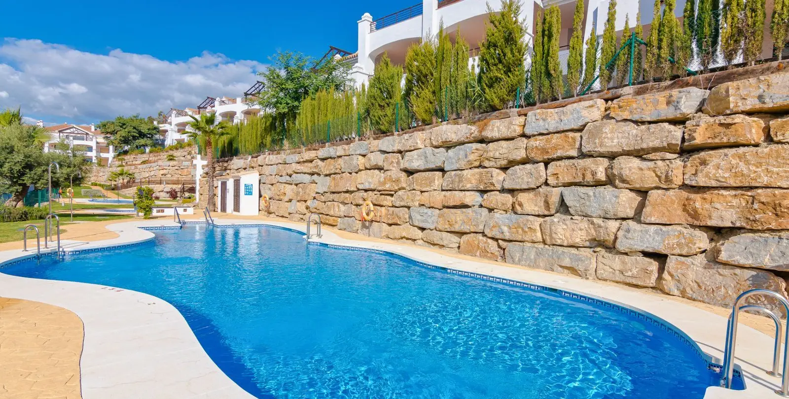Sale of middle floor apartment in Casares Playa 4
