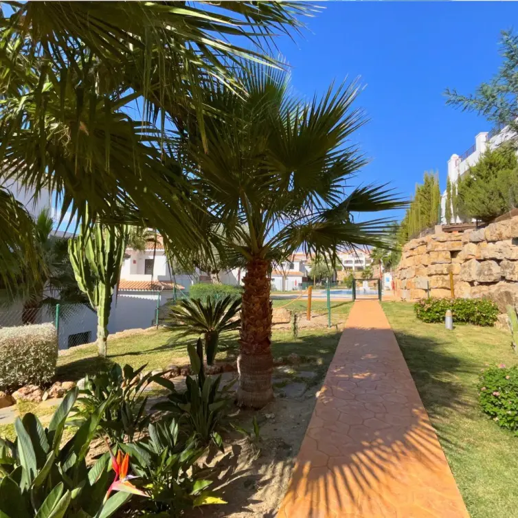 Venta de apartamento en planta media en Casares Playa