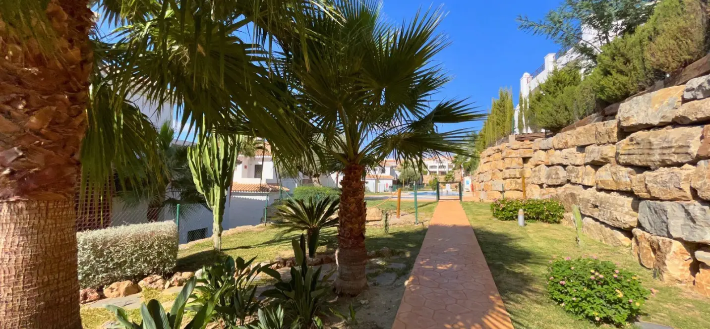 Venta de apartamento en planta media en Casares Playa 4