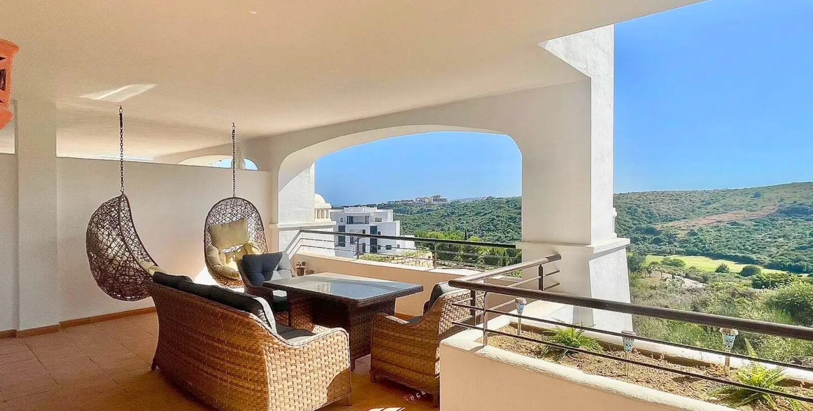 Sale of middle floor apartment in Casares Playa 6