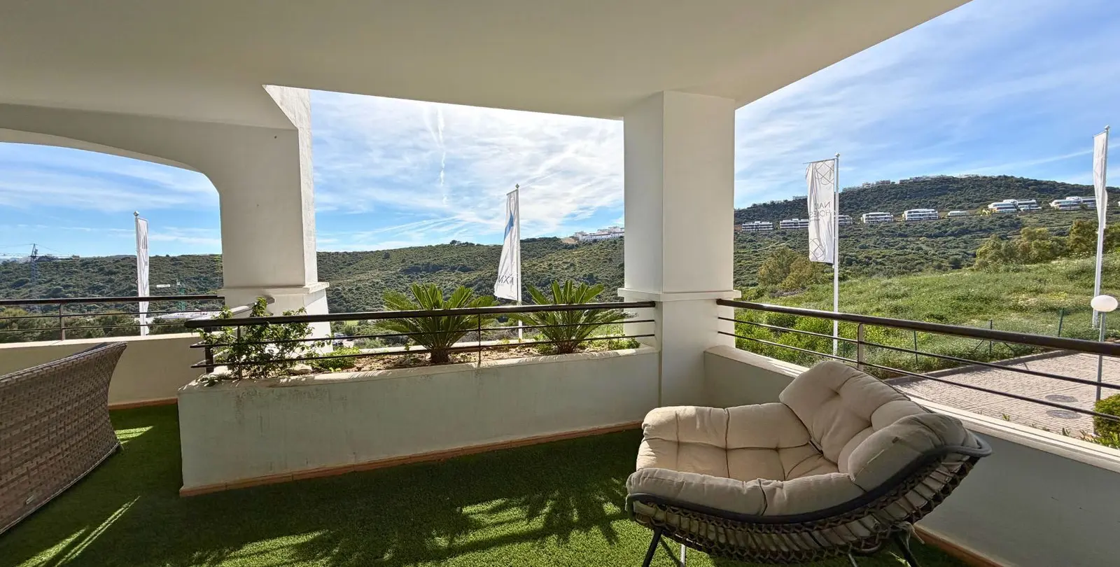 Sale of middle floor apartment in Casares Playa 10