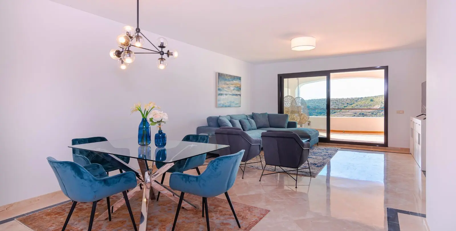 Sale of middle floor apartment in Casares Playa 11