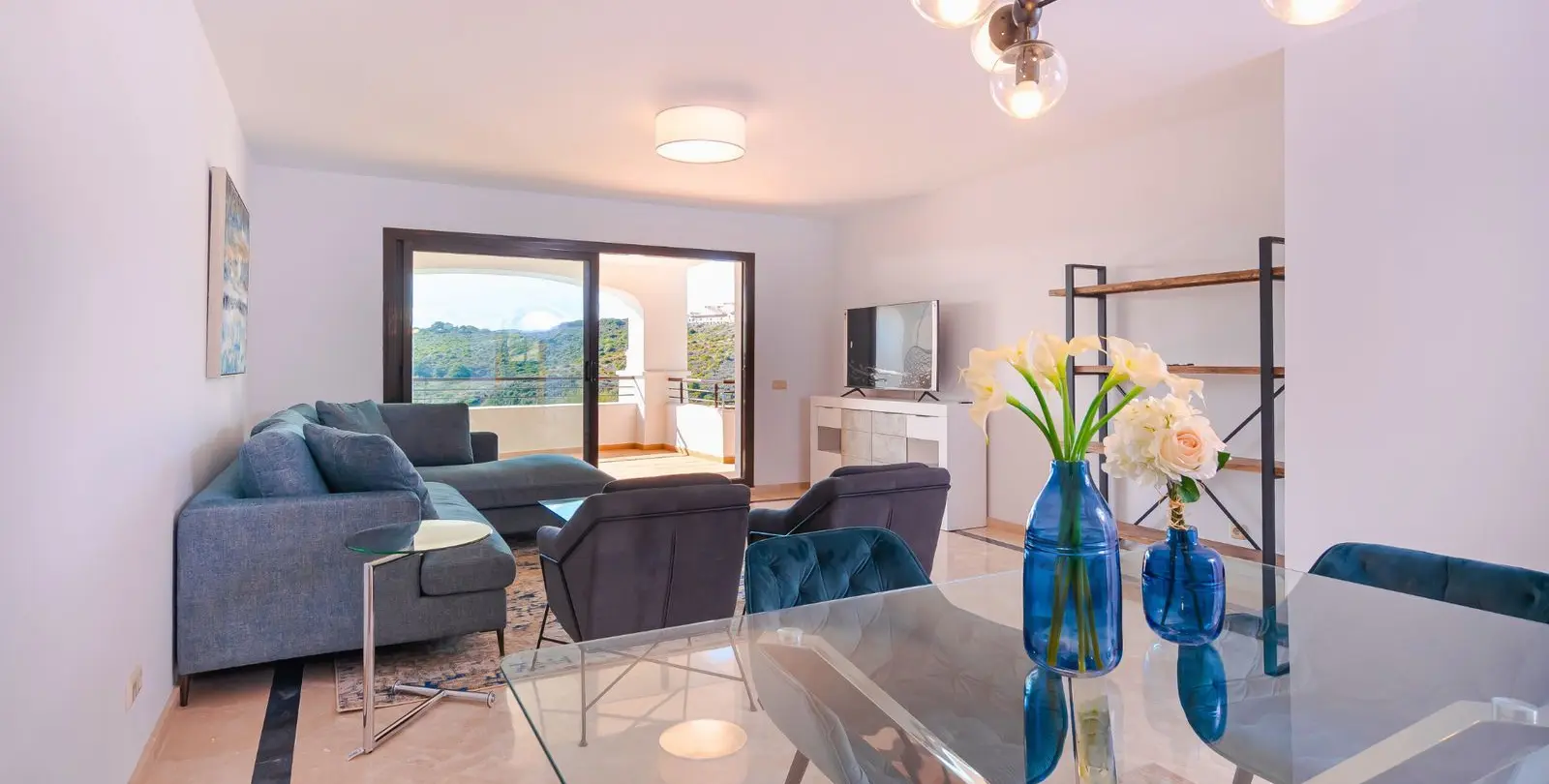 Sale of middle floor apartment in Casares Playa 15